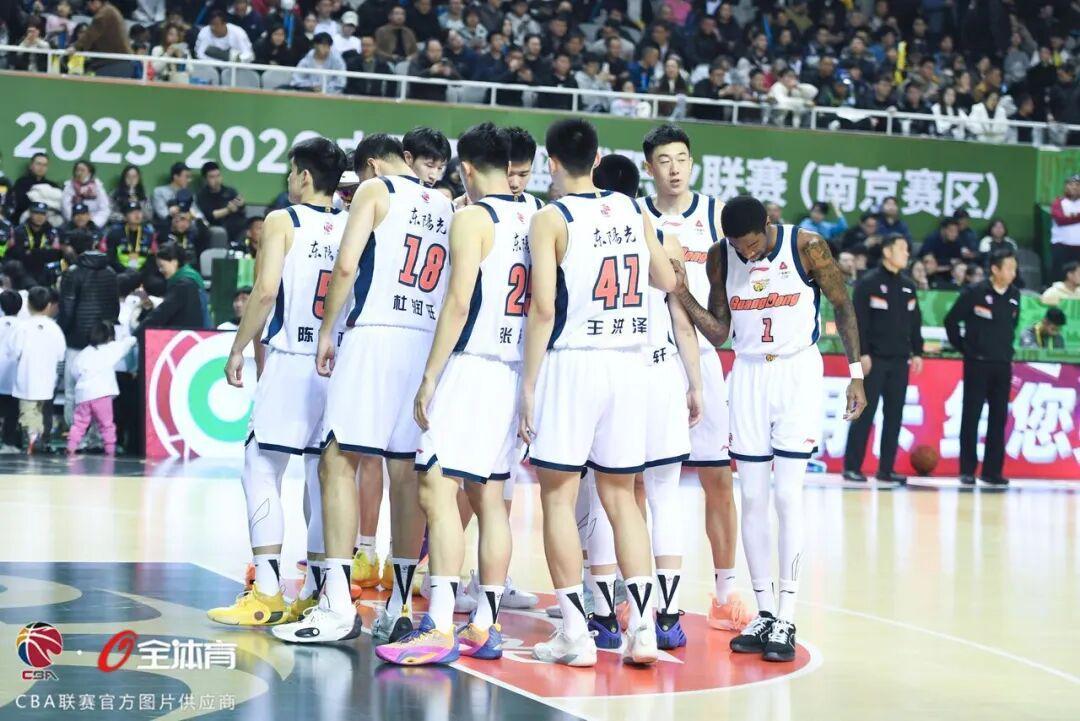 电竞赛事平台-防守制胜，广东87-71“双杀”南京