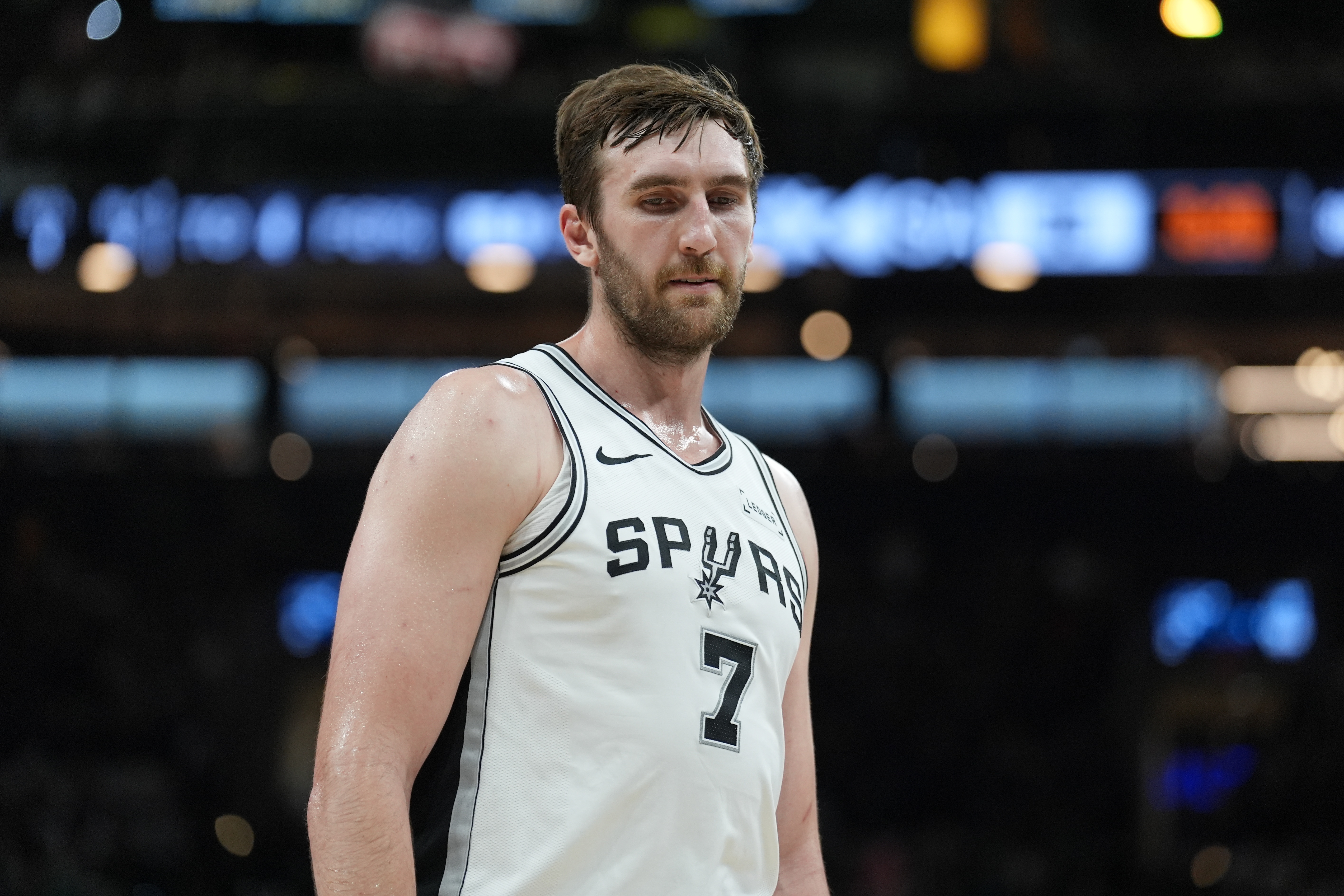 Kaiyun ESPORTS-科内特：我顶替文班时的轮换会调 但我们比赛方式和目标始终一致